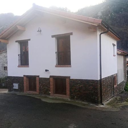 Casa Rural Gueilones, Parque Natural De Ponga Sobrefoz المظهر الخارجي الصورة