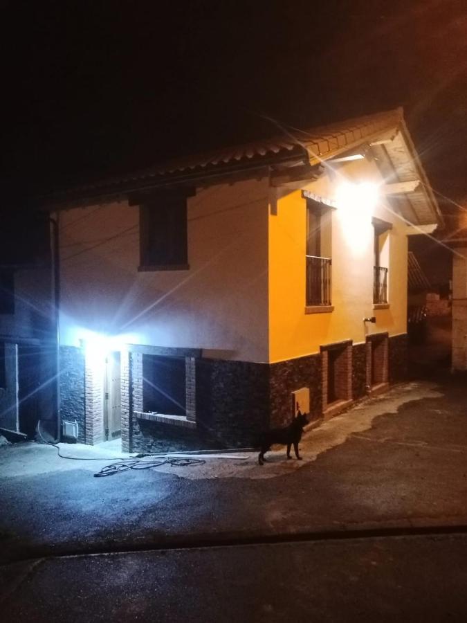 Casa Rural Gueilones, Parque Natural De Ponga Sobrefoz المظهر الخارجي الصورة